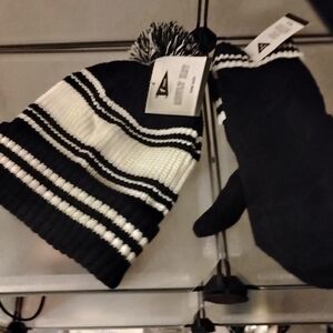 New Women's Black and White Striped Winter Hat and Gloves Set